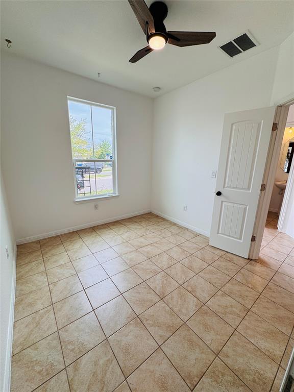 Building Photo - 402 Crater Lake Dr