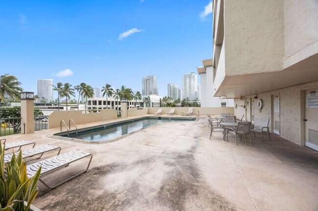 Building Photo - Beautiful 2BR/2BA Condo Close to Ala Moana & Downtown