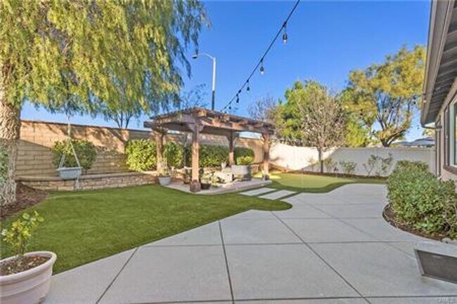 Building Photo - 31650 Sweetwater Cir
