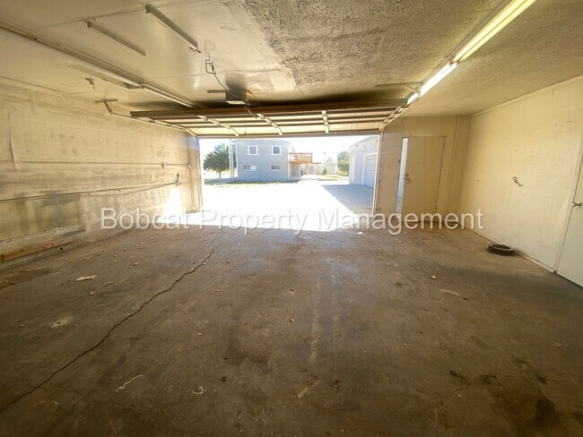 Building Photo - Unique Duplex on the South Side of Carson City - Near Tons of Shopping