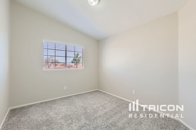 Building Photo - 12527 W Edgemont Ave