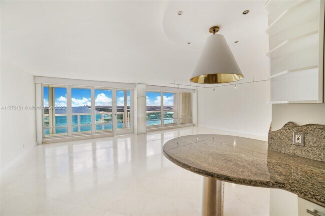 Building Photo - 2100 S Ocean Ln