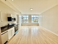 Building Photo - 204 Hanover St