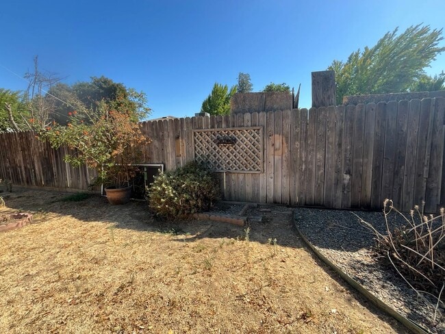 Building Photo - 304 Tennyson Dr