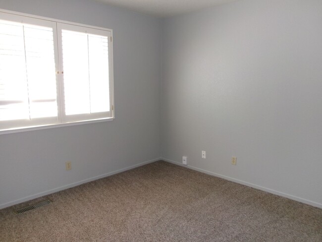Building Photo - Great 3 bedroom, 2 bath, Southwest Reno home