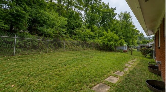 Building Photo - AVAILABLE SEPT 1ST!! BEAUTIFUL 3 BEDROOM HOME IN WILKINS TOWNSHIP!