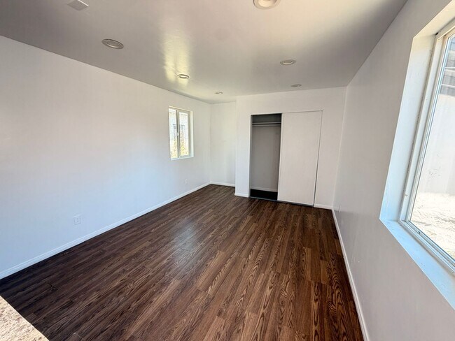 Building Photo - Studio for Rent – San Diego
