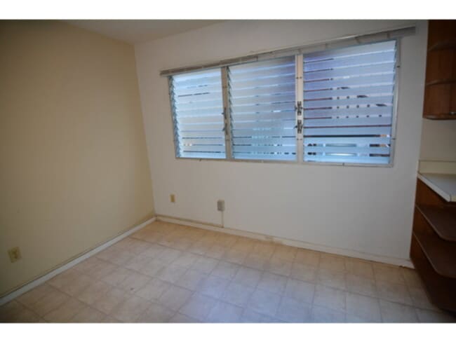 Building Photo - 2/1/2 Downstairs Apt B w/ Split Line A/C