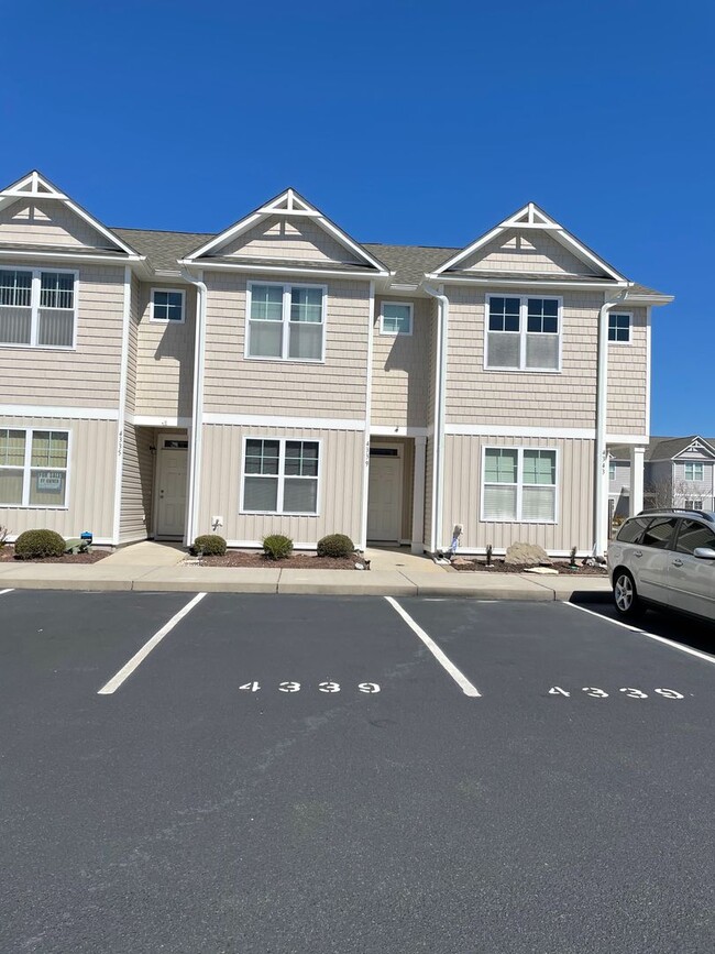 Building Photo - Saylor’s Watch Townhome