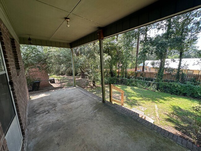 Building Photo - 2072 Pats Place
