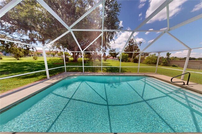 Building Photo - 7923 Ridge Pointe Dr E