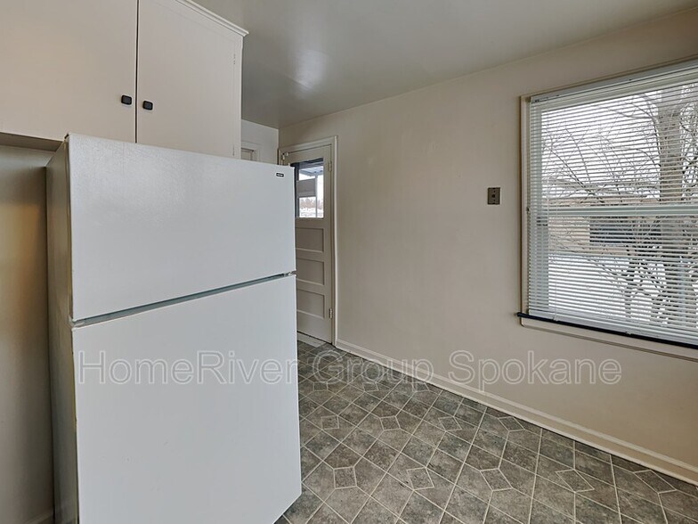 Building Photo - 5311 N Elm St