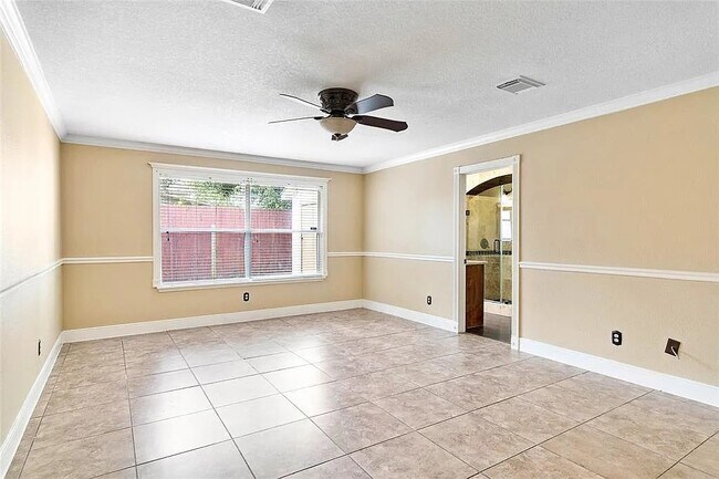 Building Photo - 7811 Fall Glen Dr