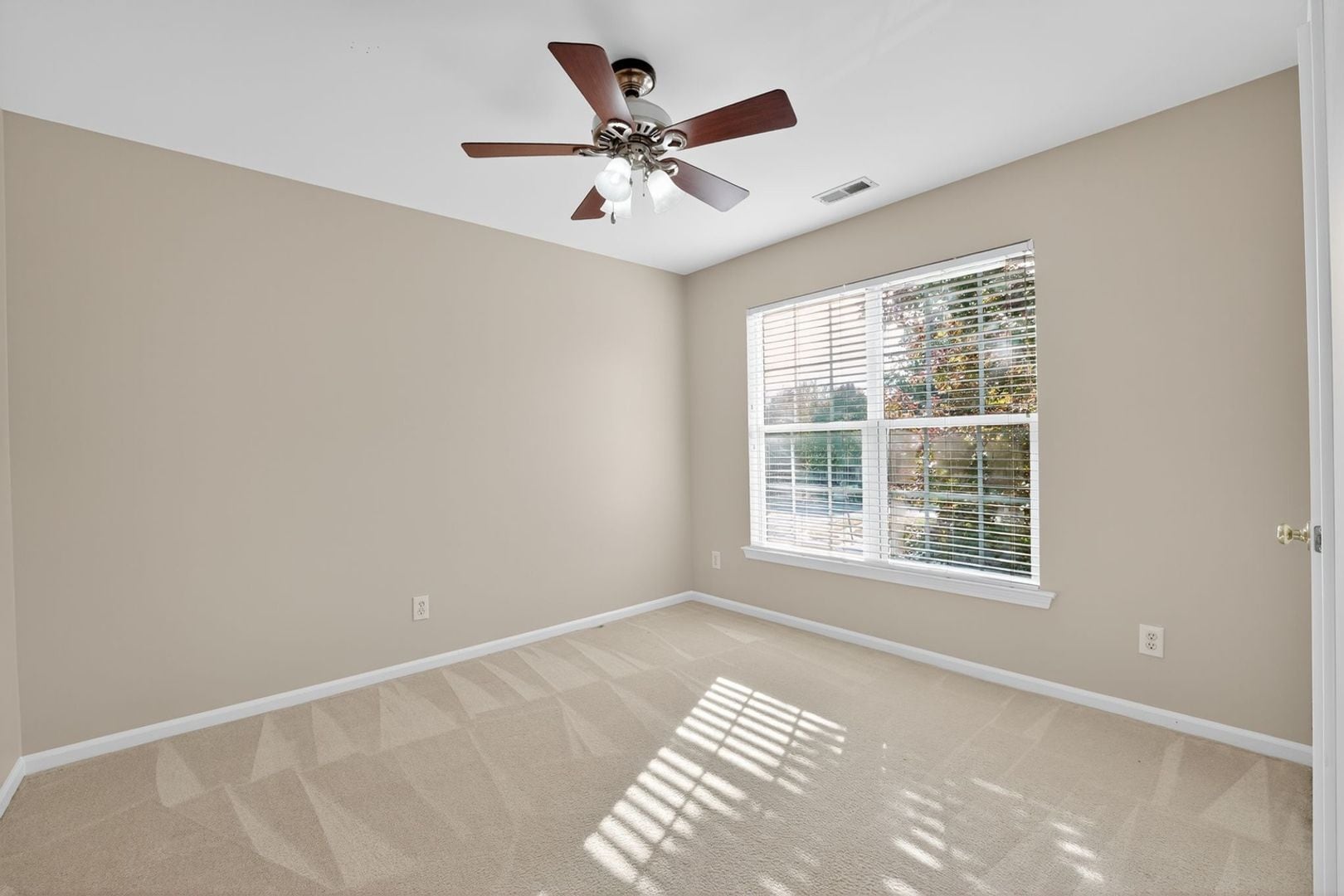 Building Photo - 5229 Bentgrass Run Dr