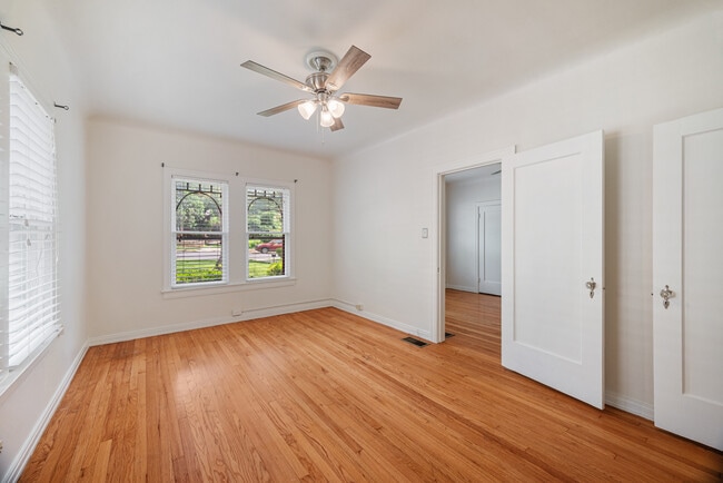 Building Photo - Huisache