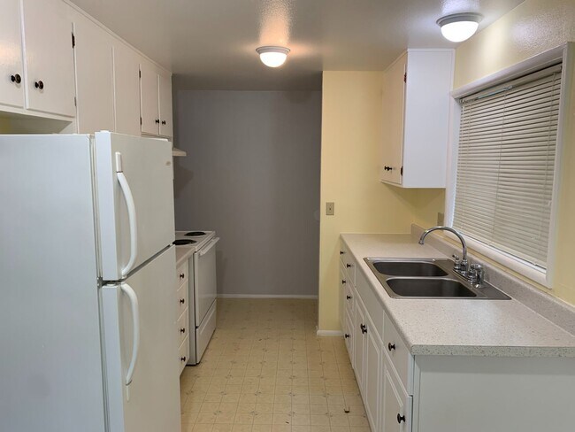 Building Photo - Eco-Conscious Living in This Charming Pet-Friendly Home