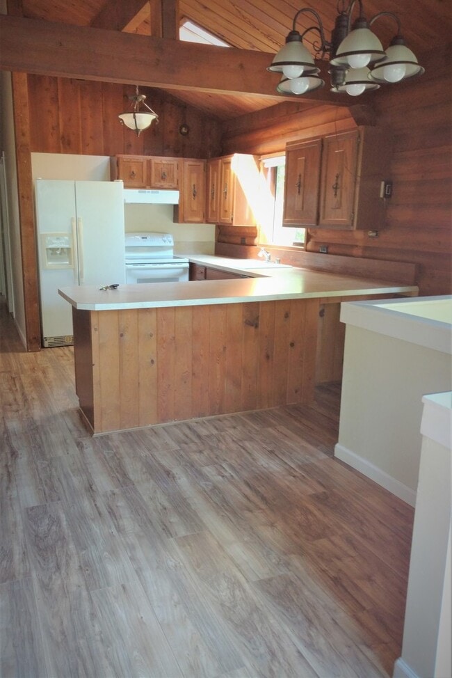 Building Photo - Private Log Home in Suquamish Surrounded b...