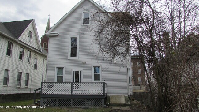 Building Photo - 421 River St