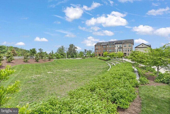 Building Photo - 12311 W Oaks Dr