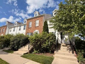 Building Photo - 1020 Hartford Village Blvd