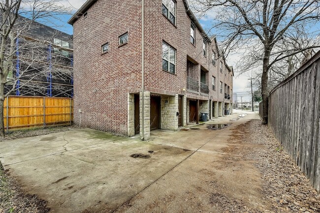 Building Photo - 2606 N Henderson Ave