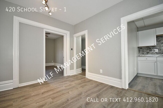 Building Photo - 420 School St