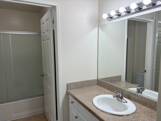 Building Photo - 1 Bedroom Resort Style Living at THE MET! ...