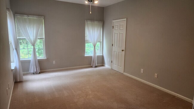 Building Photo - 5908 Solitude Way