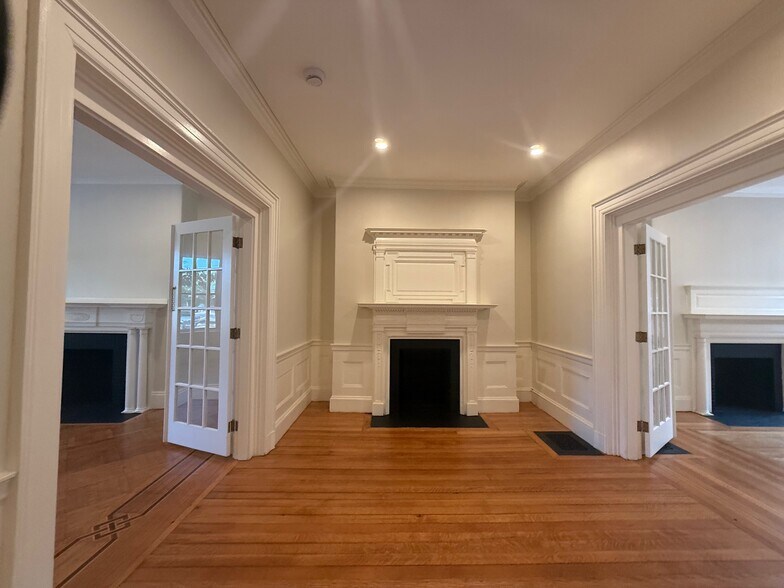 Building Photo - 1726 Beacon St