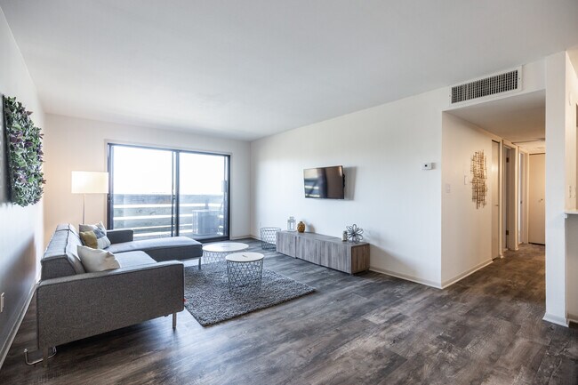 Building Photo - 1751 S 115th Ct