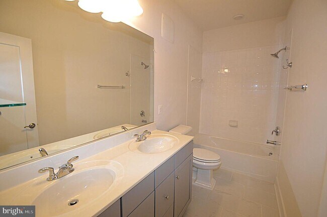 Building Photo - 44840 Tiverton Sq