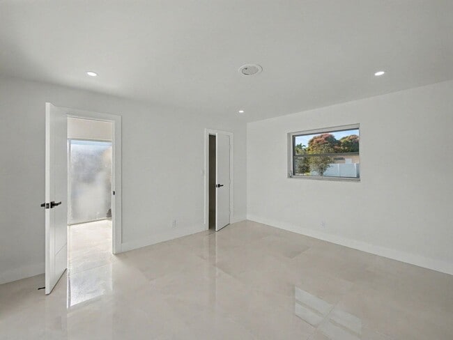 Building Photo - 1940 NW 32nd St