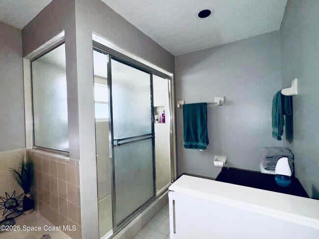 Building Photo - 2065 Thistle Dr