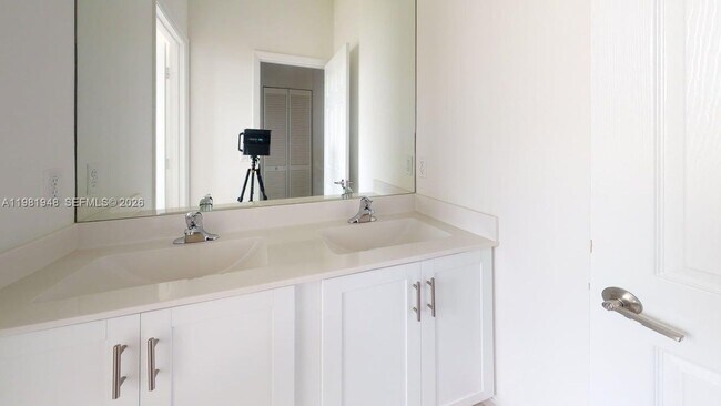 Building Photo - 11035 W 35th Way