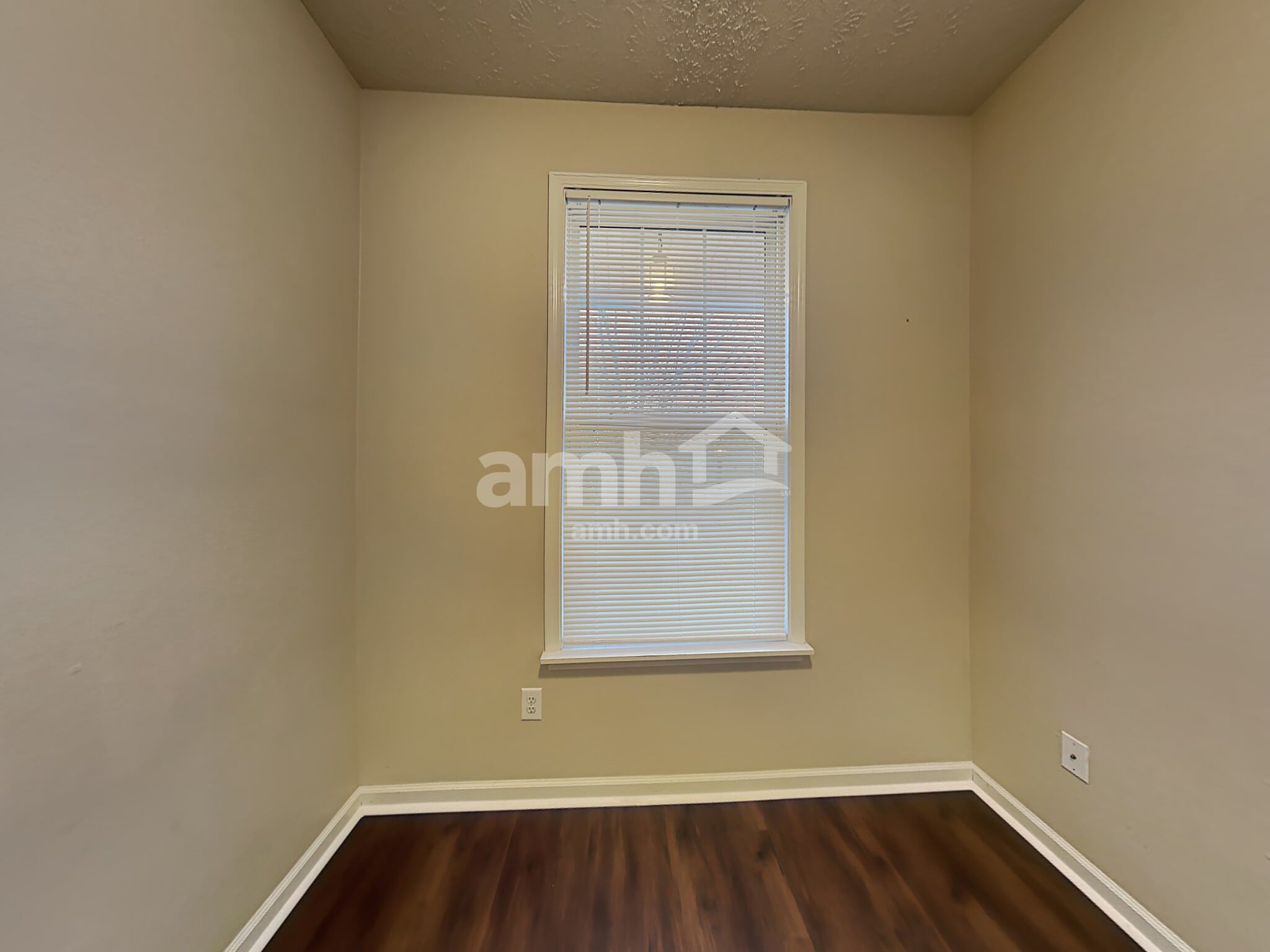 Building Photo - 15476 Old Pond Cir