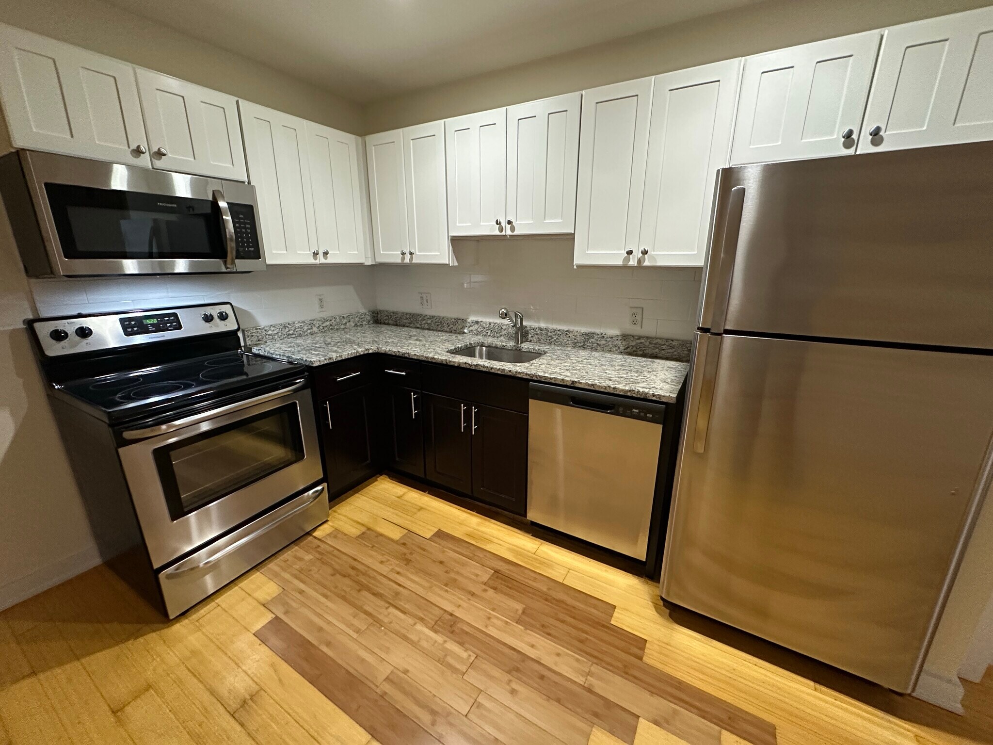 Building Photo - 25 Lagrange St