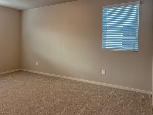 Building Photo - New Townhome 3 Bedroom Available now in Smith Creek Neighborhood