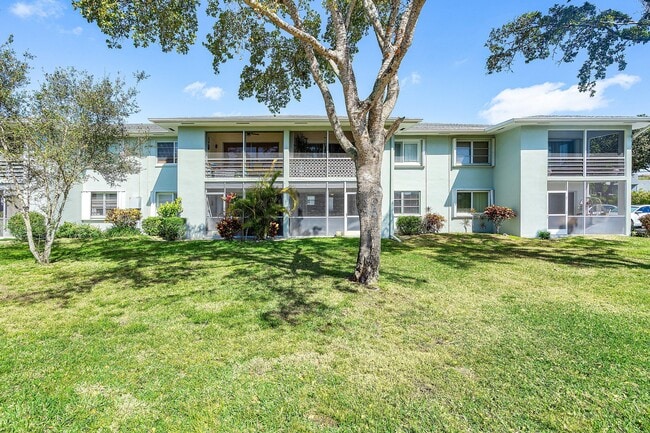 Building Photo - 2440 SW 22nd Ave