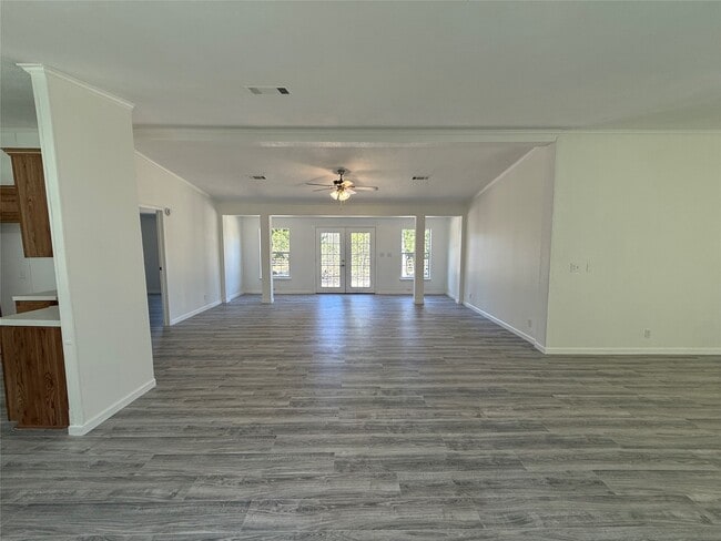 Building Photo - 10621 Parker Dr