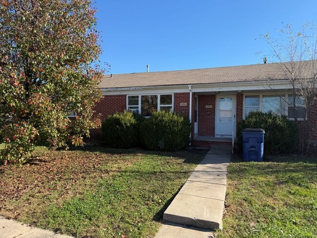 Primary Photo - 706 S Hunter