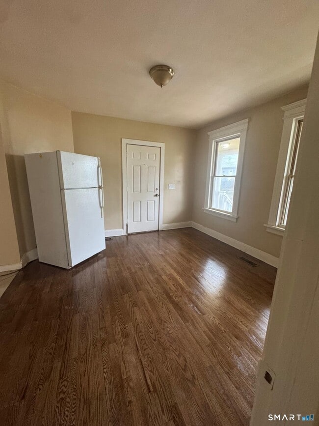 Building Photo - 49 Dover St