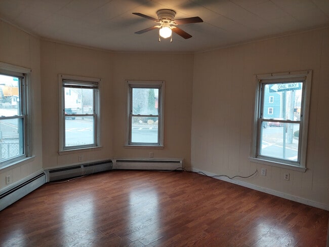 Building Photo - 342 Child St