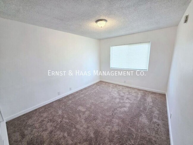 Building Photo - 240 E Burnett St