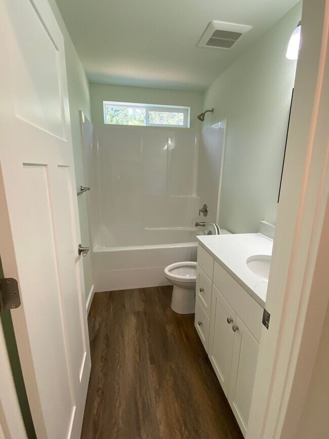Building Photo - 3bd 2.5ba Home in Belfair on 2.5 Acres