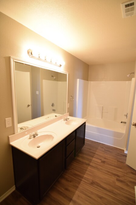 Building Photo - 3309 Regency Dr