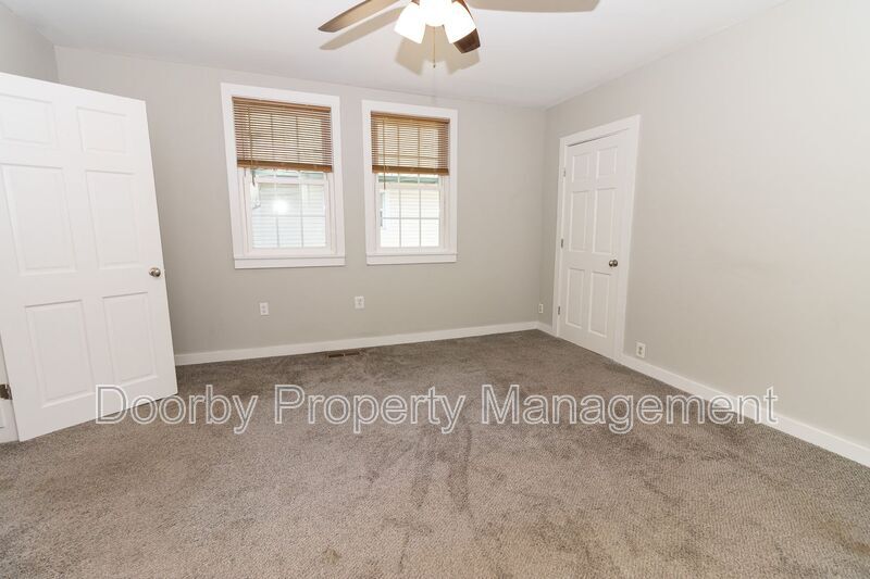 Building Photo - 3498 Crompton St