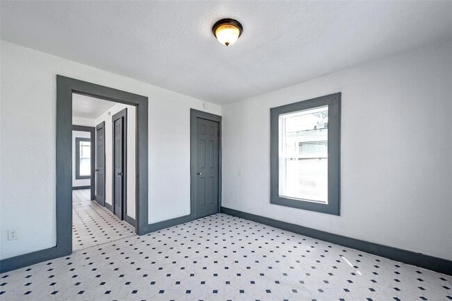 Building Photo - 2528 Campbell St