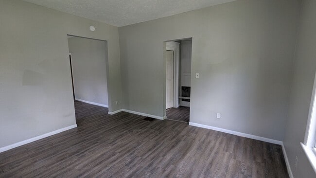 Building Photo - 498 Gage St