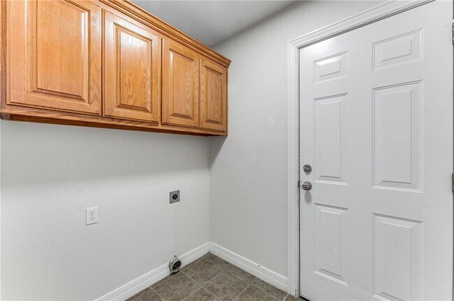 Building Photo - 102 Skinner St