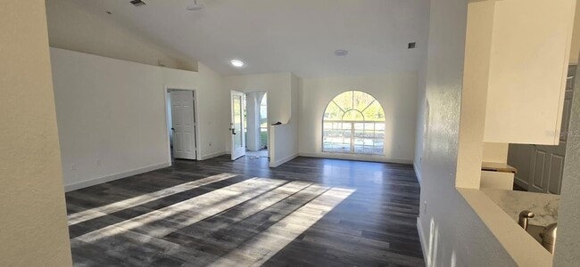 Building Photo - 5329 Kasper St